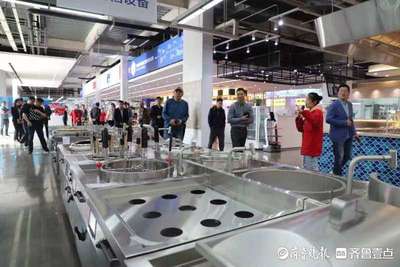 機器人炒菜，未來餐桌新體驗——濱州博興廚具超市探秘